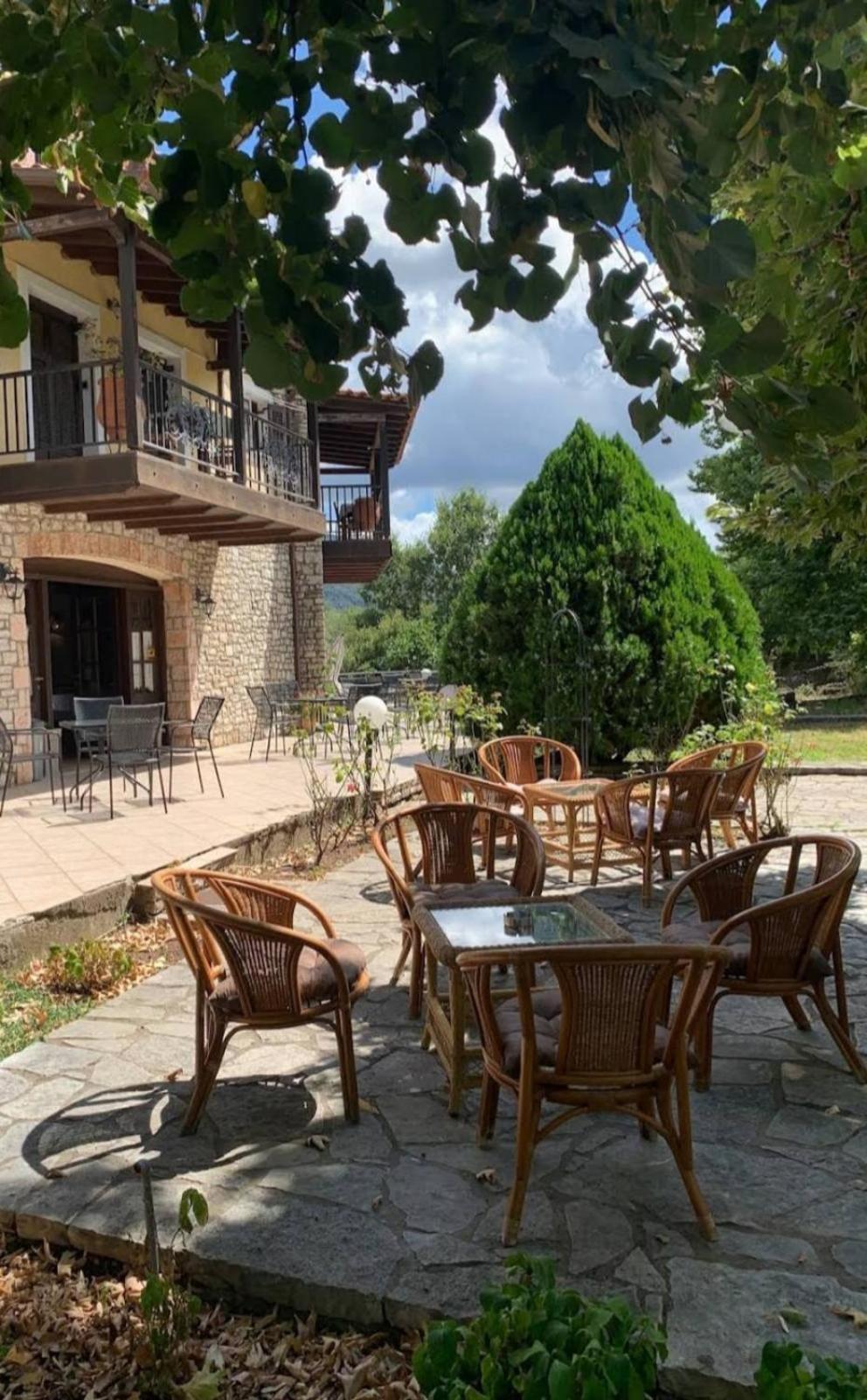 Allotino Hotel - Cafe & Snacks Lagkadia Extérieur photo